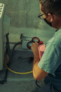 Kaip pasirinkti patikimą televizorių remonto meistrą Klaipėdoje: 7 kriterijai ir dažniausios gedimų priežastys