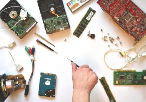 Profesionalus fotoaparatų taisymas Klaipėdoje: kaip patikimai paruošti techniką svarbiausiems Baltijos regiono įvykiams ir operatyviai fiksuoti svarbių pranešimų akimirkas